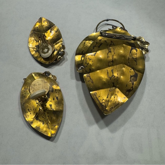 Vintage Brass Leaf‎ Grape Cluster Brooch And Clip On Earrings Set - Picture 9 of 13